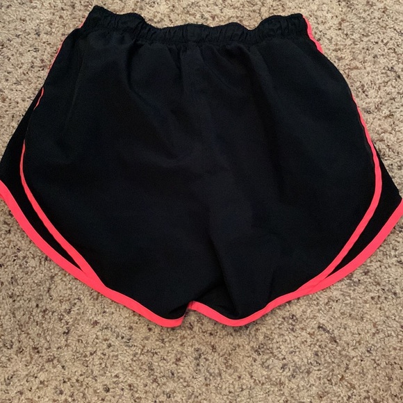 Women nike shorts - Picture 2 of 4